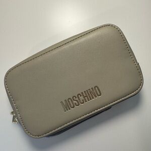 NWT ⭐️ Moschino Amenity Kit x China Airlines Business Class - grey